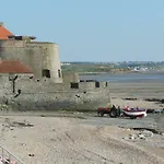 Escale Marine A 4 Etoiles * Calais