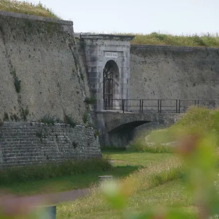 Escale Marine A 4 Etoiles Calais